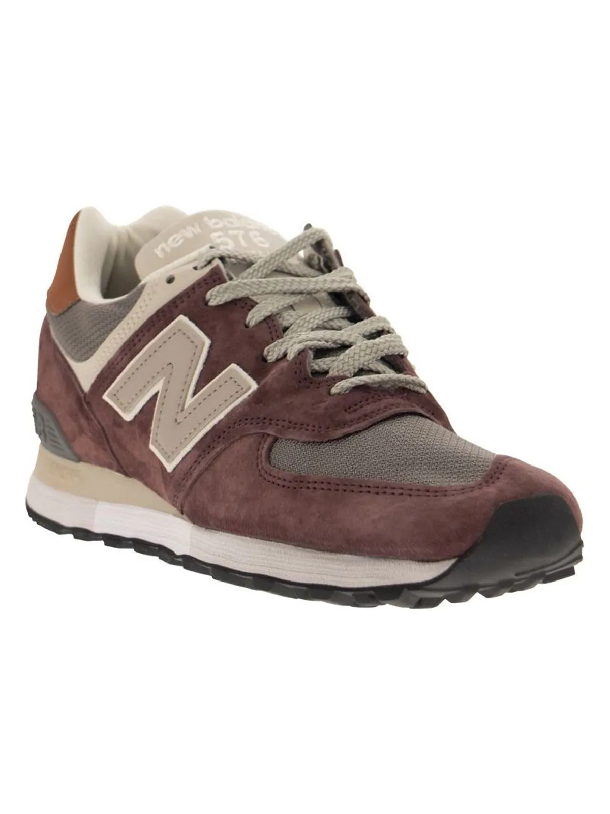 576 - SNEAKERS