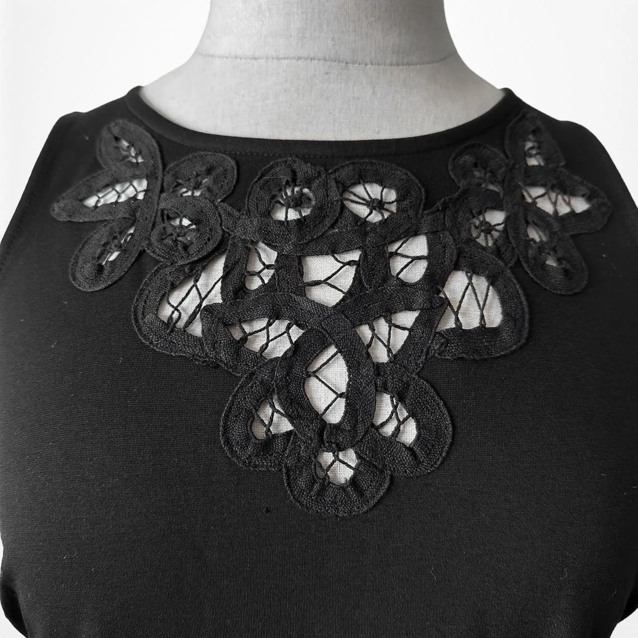 Ann Taylor Black Knee Length Knit Bodycon Lace Detail Dress Size 6/M/L